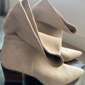 Zara beige suede ankle boots with wide calf. Worn ones.